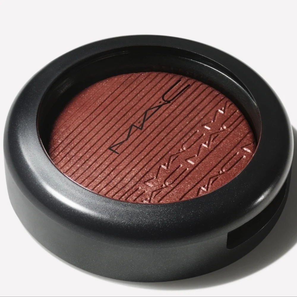 MAC Hard To Get Extra Dimension Blush - Picture 2 of 9